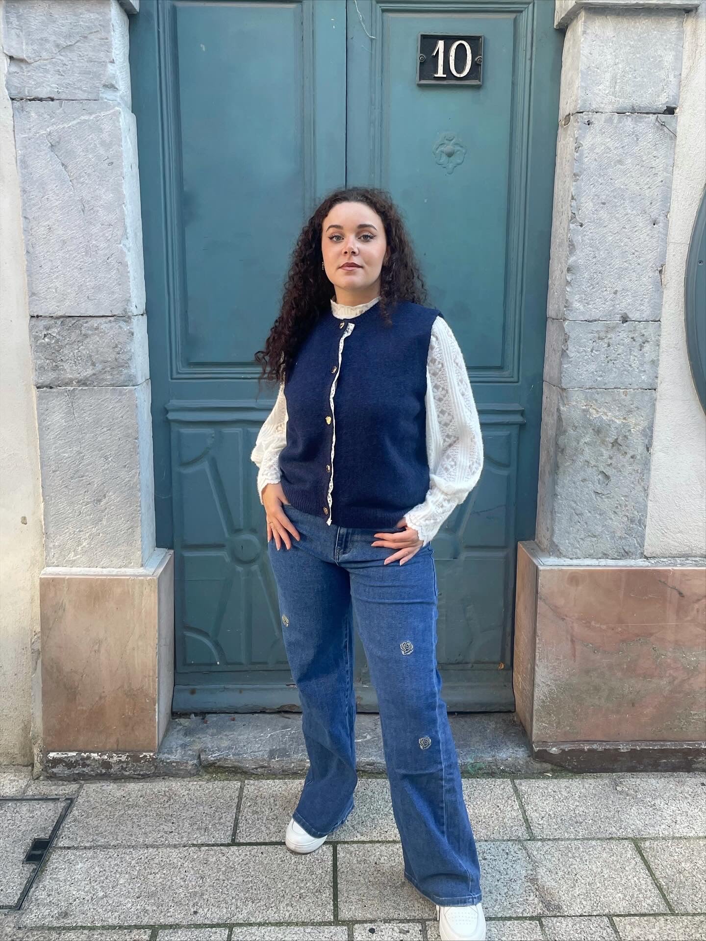 Pull gilet avec dentelle