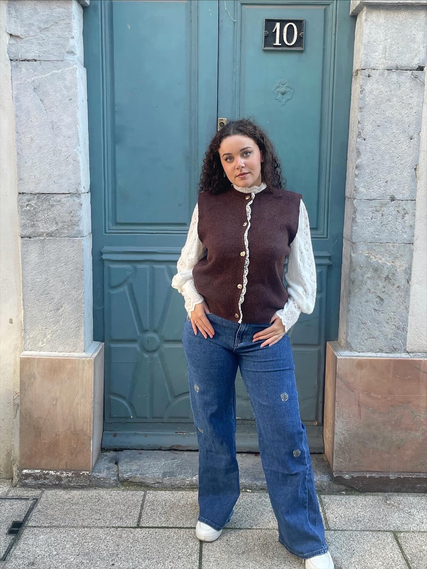 Pull gilet avec dentelle