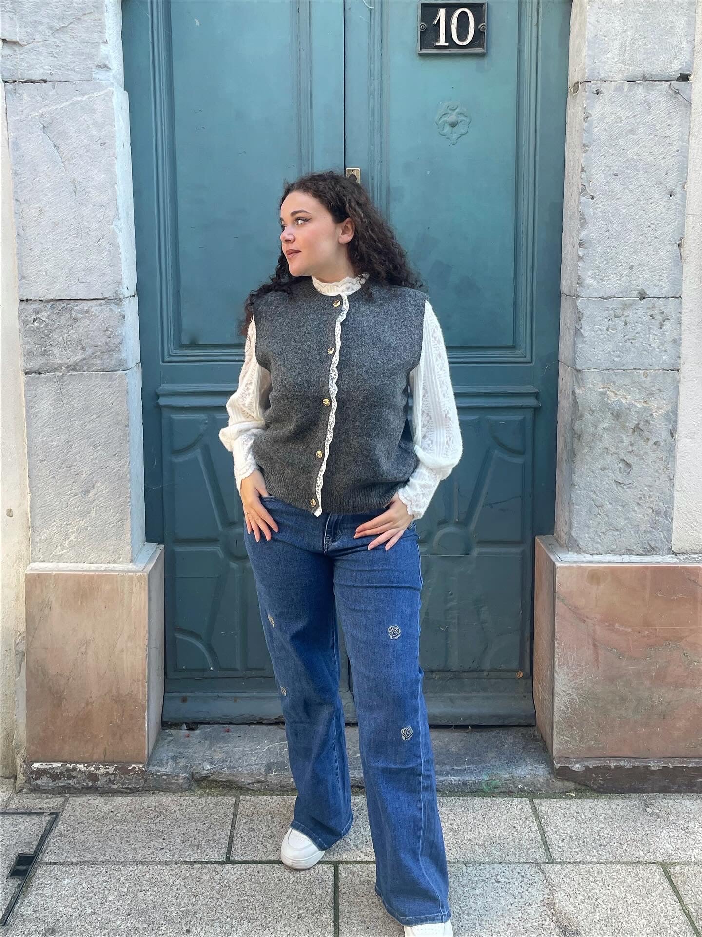 Pull gilet avec dentelle