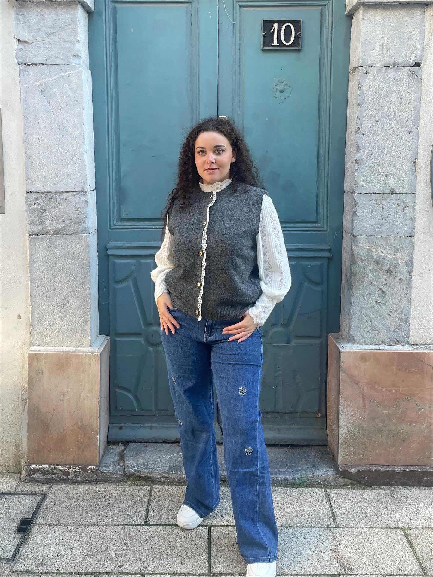 Pull gilet avec dentelle